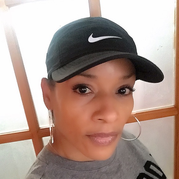 Meet your Posher, Andrea - Picture 2 of 5